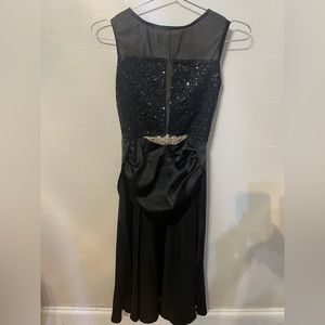 Black lyrical costume